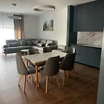 아파트 Eden House