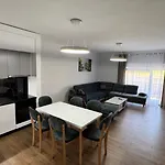 Eden House 아파트